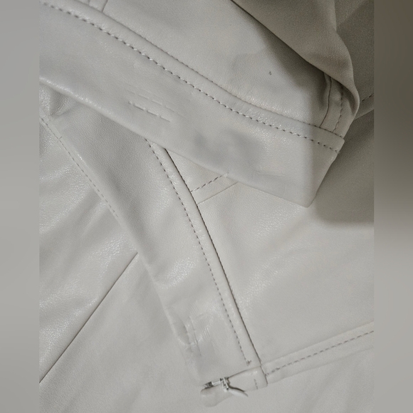 Banana Republic, vegan leather Cream color midi Skirt, size 8 - Picture 6 of 8